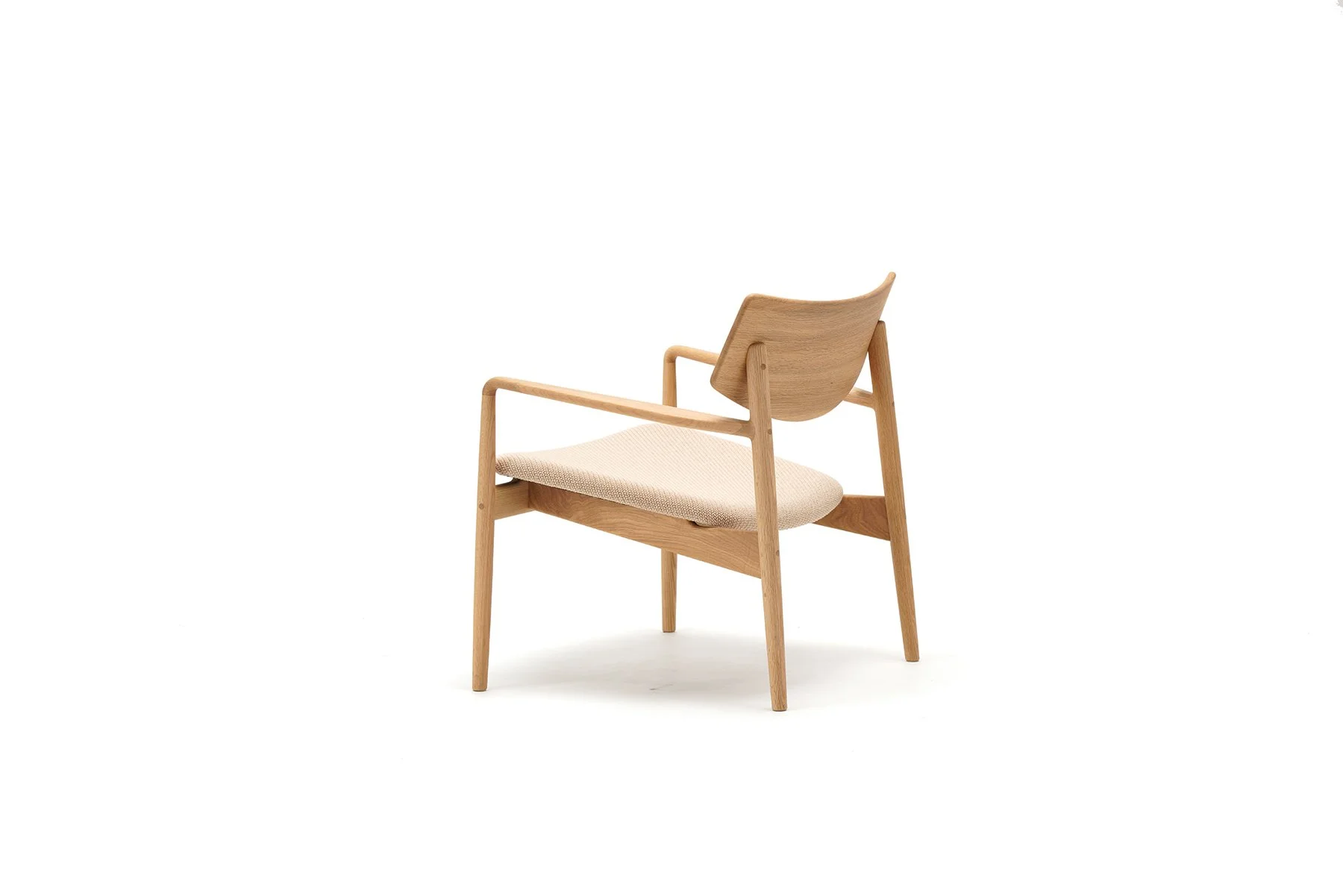 The A–LC01 lounge chair by Keiji Ashizawa for Karimoku Case